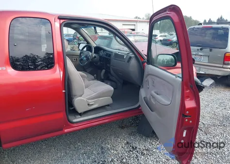 2001 Toyota Tacoma z USA, uszkodzony, nr VIN 5TEWM72N01Z843651